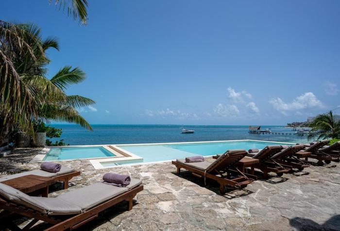CasaZul, Luxury Beachfront Villa with Infinity Pool