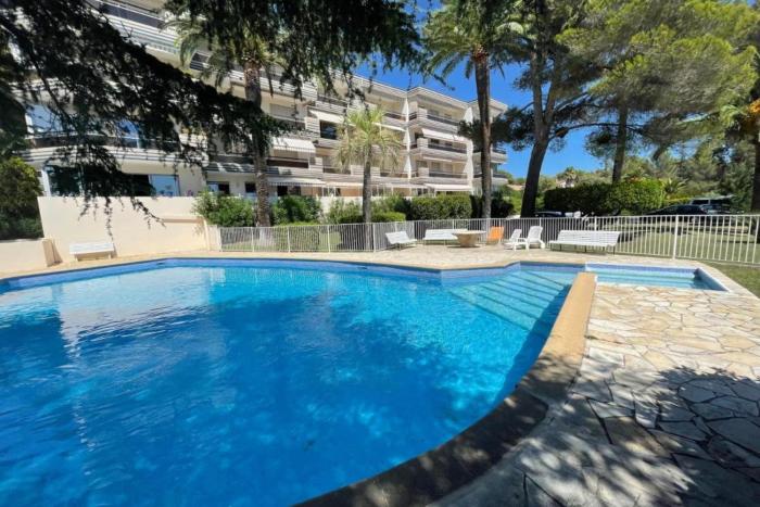 Apartment with pool at 400 meters from the sea