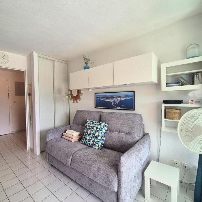 T2 avec Terrasse & Piscine, Plage à 10 min, Parking