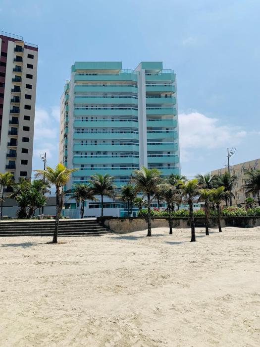 Apartamento frente mar com 3 suítes e 2 vagas de garagem