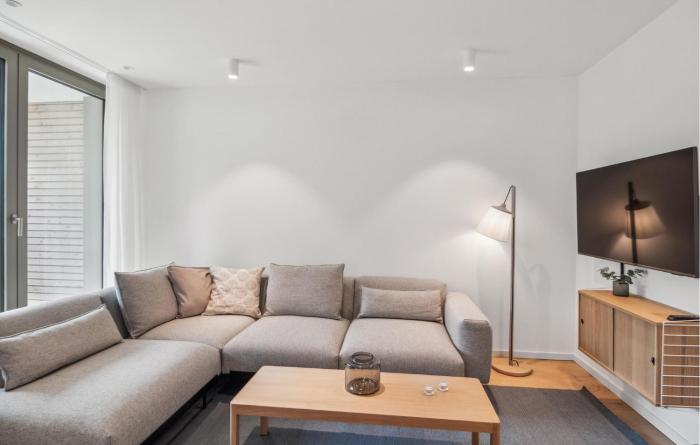 4 Bedroom Cozy Apartment In Tossens