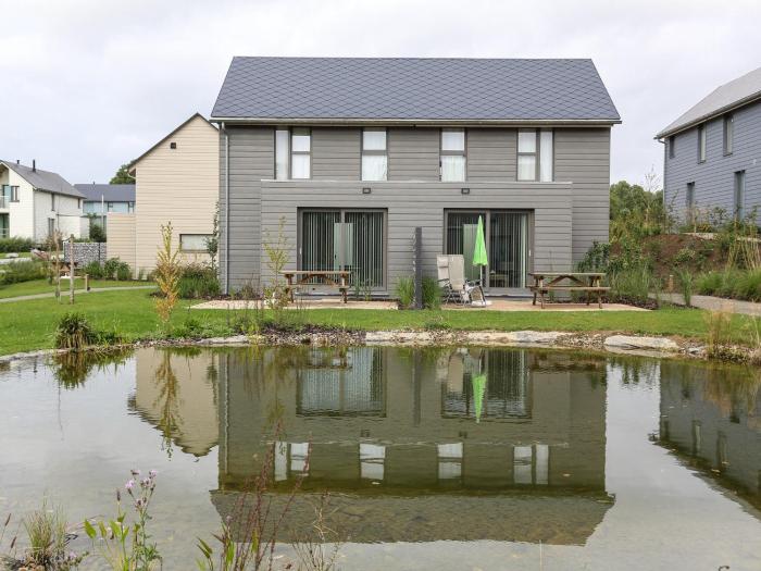 Lakeside Bliss Retreat