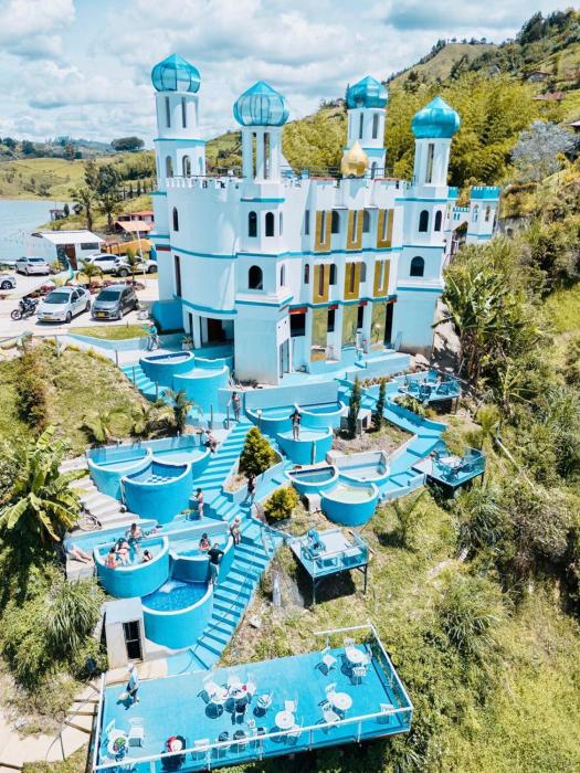 Hotel y Termales Castillo Del Lago Guatape