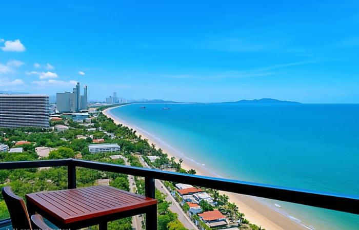 Pattaya Seaview Beachfront Skypool Copacabana Jomtien Condo