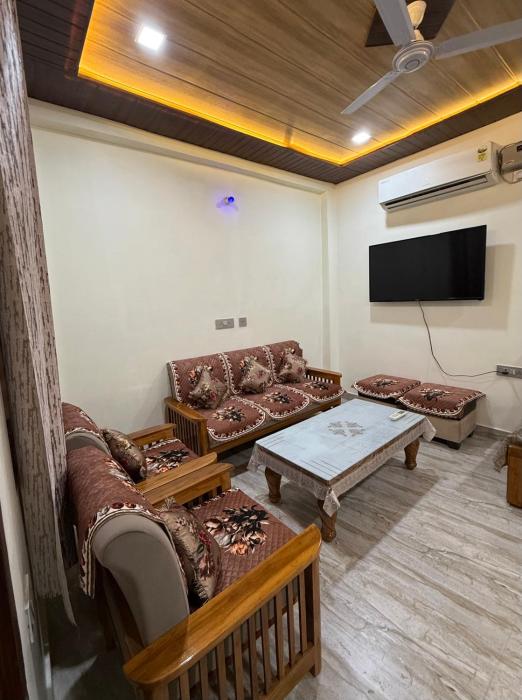 Luxury Appartment Radha Kunj