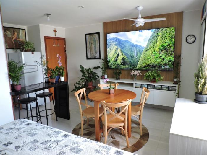 Local relaxante e bem localizado com TV Gigante