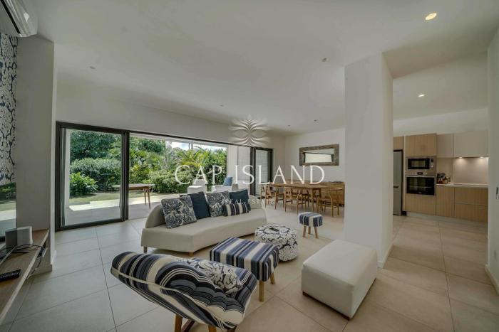 Garden level apartment, beach 8min walk