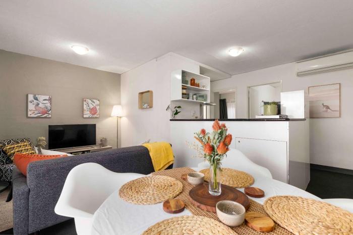 West End City 2BR Stay near UniSA