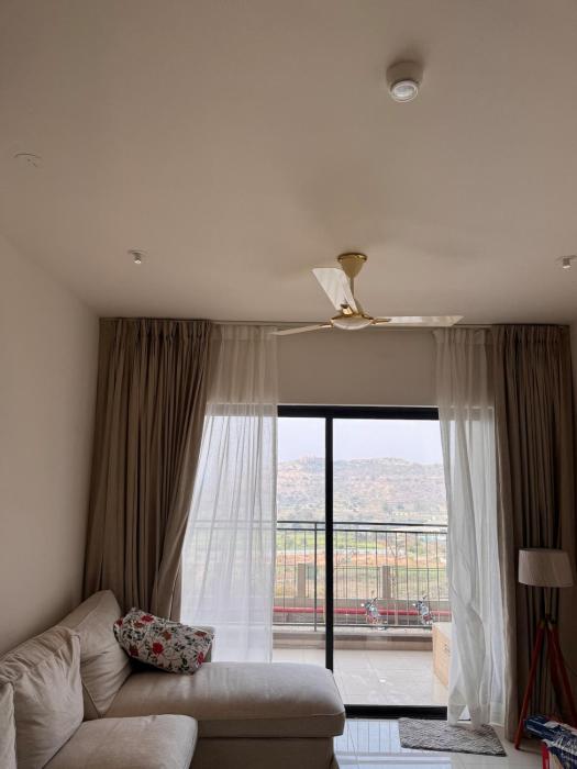 Rosho homes Balcony with valley view