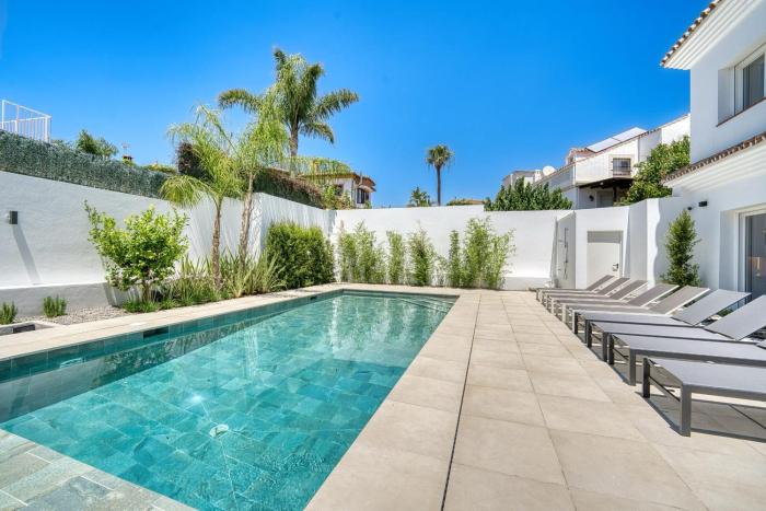 3004 Luxury Modern Villa with Pool