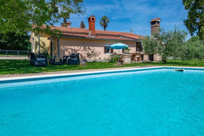 Villa Noela, a cozy villa surrounded by nature near the sea