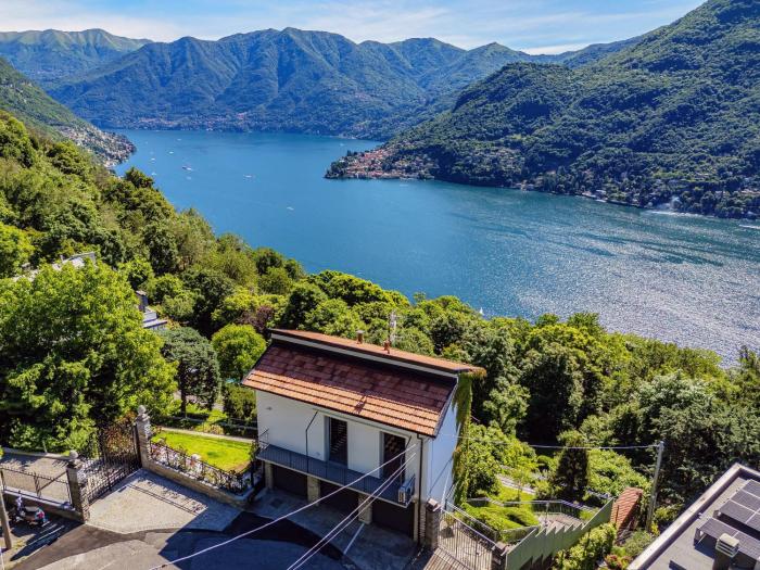 Cernobbio Panoramic Terrace Apartment - From the Nature to the Lake