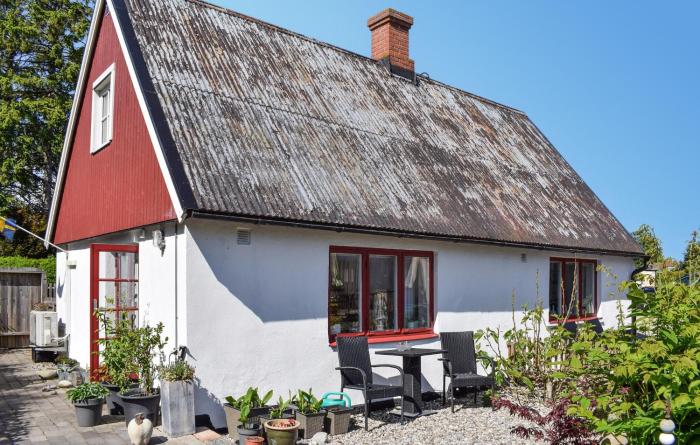2 Bedroom Lovely Home In Simrishamn