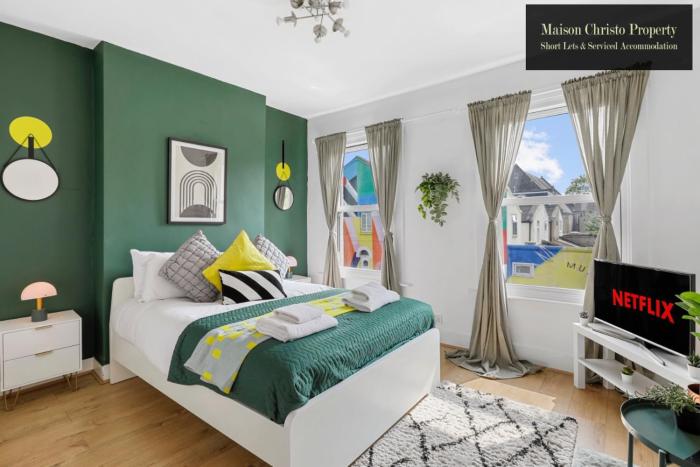 WEEKLY OR MONTHLY STAYS, London, Stratford, 2Bedroom Hse, Sleeps 6, Servcied Apartment By Maison Christo Property Short Lets & Serviced Accomdation