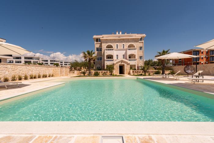 Exclusive Chateau Dabo Luxury Pool Apartments, Novalja
