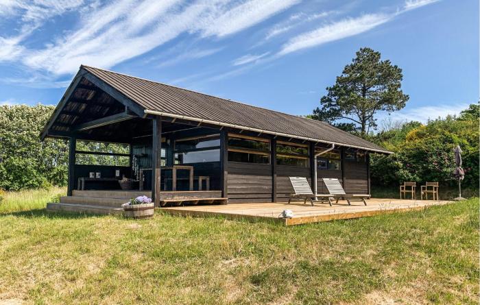 Stunning Home In Knebel With Wifi