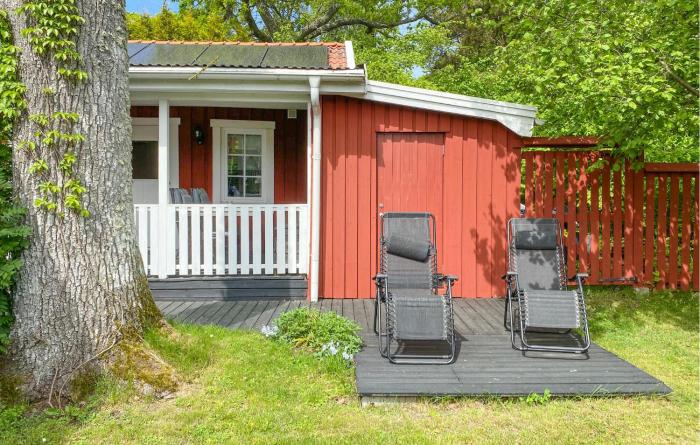 Awesome Home In Löttorp With Kitchen