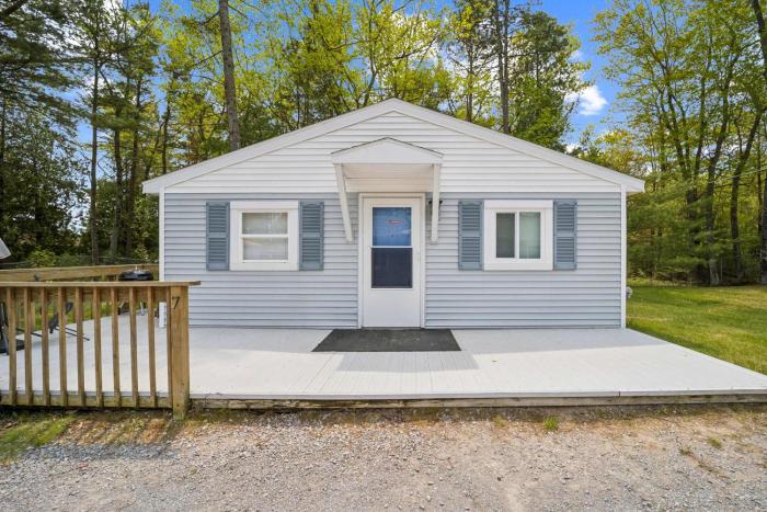 1BR Lakefront Cottage - Perfect for Two