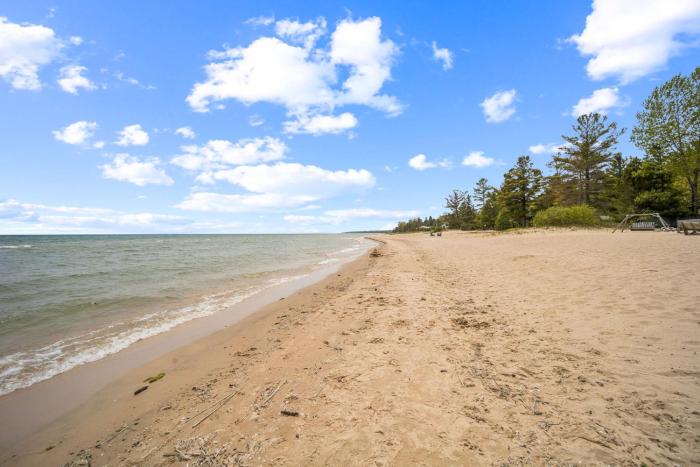 1BR Lakefront Cottage - Perfect for Two