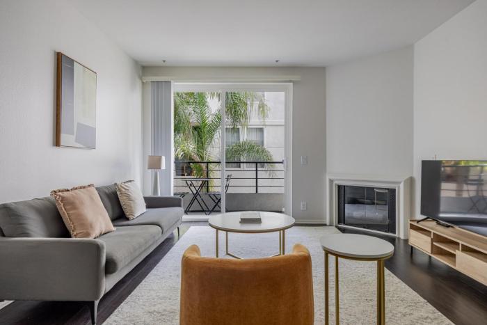 Blueground Venice pool AC nr beach LAX-1330