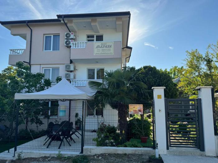 Вила Дъбрава