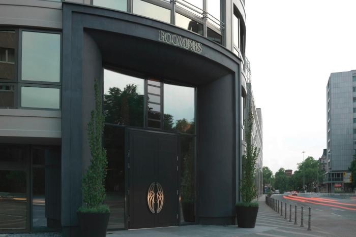 Roomers Frankfurt Central, Autograph Collection