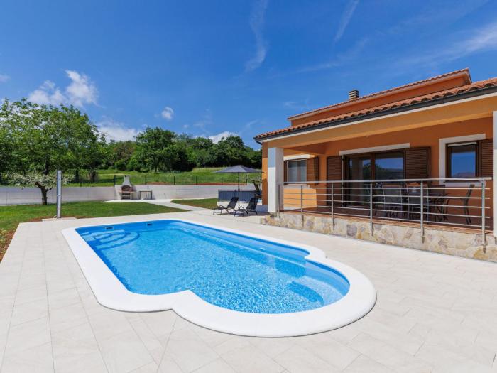 Holiday Home Tina by Interhome