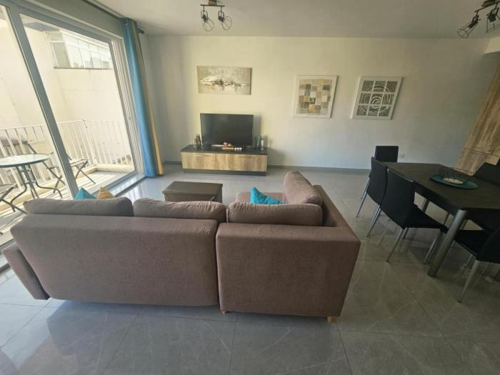 Spacious Deluxe 2 Bedroom, 3 Bathroom Apartment Prime Sliema Location
