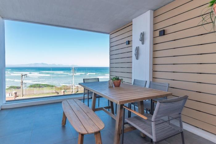 Modern 2BR Wavescapes Near Muizenberg Beach