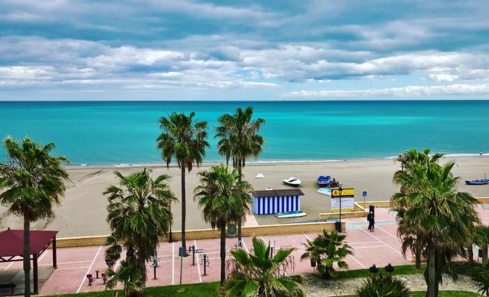 Beachfront Apartment Sabinillas