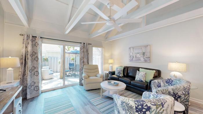 720 Queens Grant