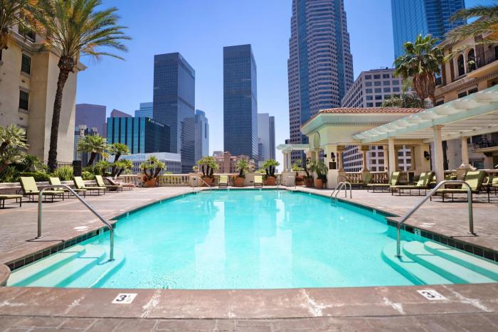 Downtown Los Angeles 1 bedroom Apt with Pool, Gym and FREE PARKING