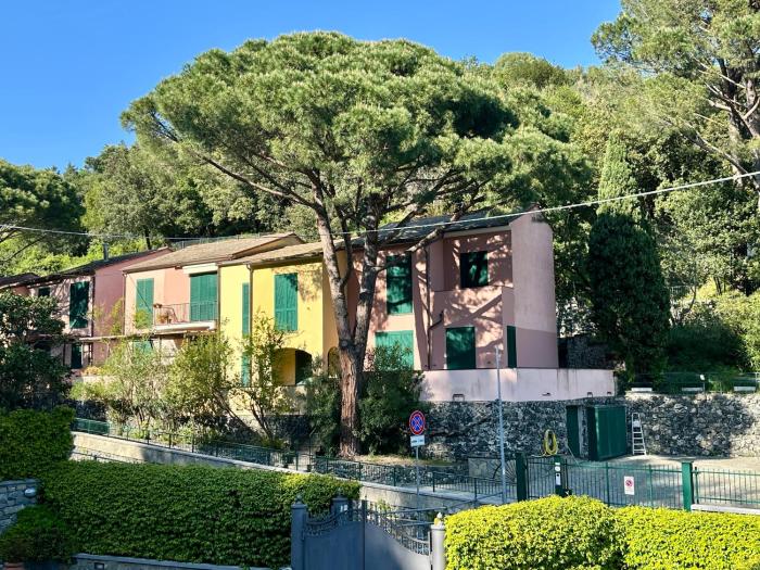 Terrace & Parking - Holiday Home near Fegina Beach