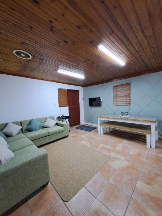 Azzure Apartments 4 sleeper Crawford