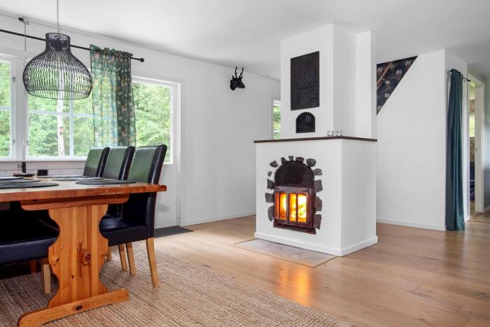 Peaceful cabin with fireplace in the middle of nature