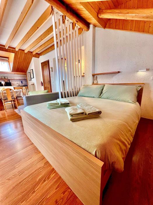 Tana Bianconiglio - Between the center and the lake