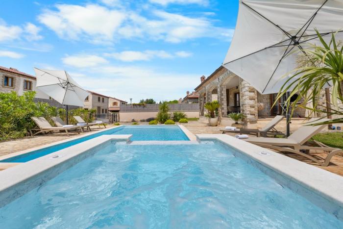 Villa Serenita with heated pool