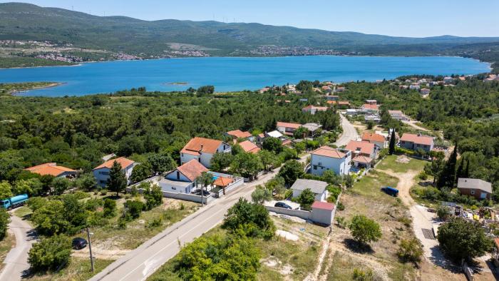 Baroque art with Pool, sauna and gym
