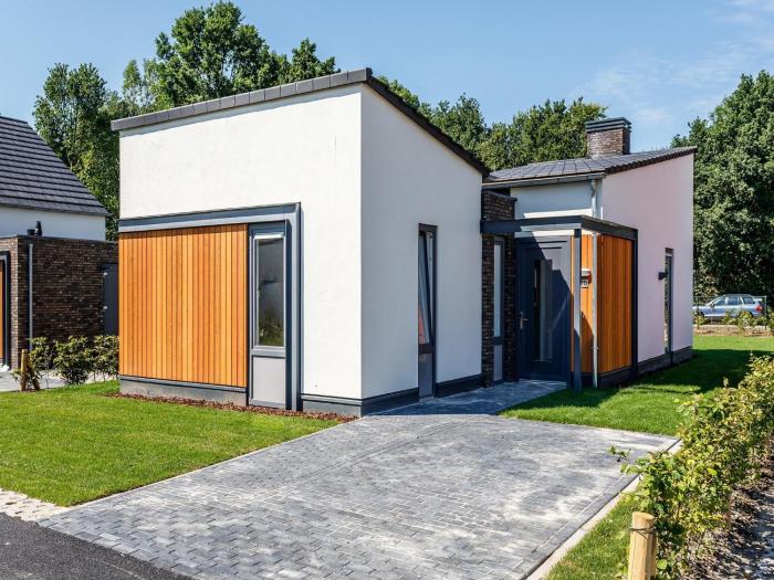 Bungalow in Limburg near Designer Outlet