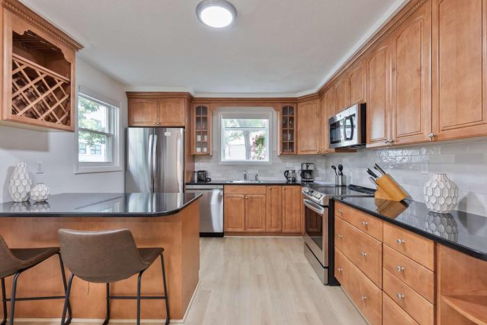 Kendall Sq 3BR Home with Parking