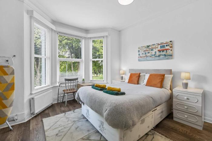 4 Bed Park View House-Free Parking - Sleep 8