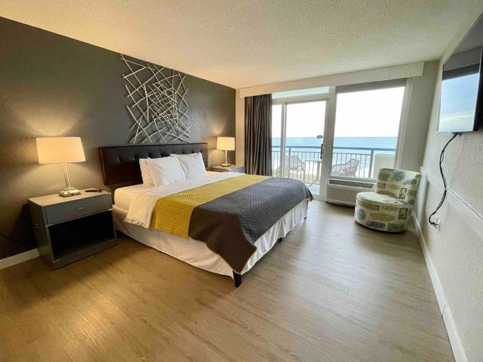 SIPPING ON SUNSHINE-OCEANFRONT-PRIME LOCATION