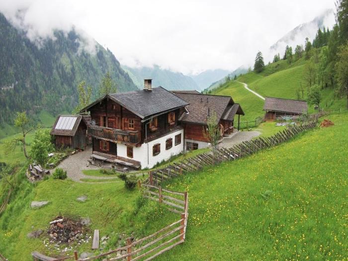 Farmhouse with views over the valley, cleaning included
