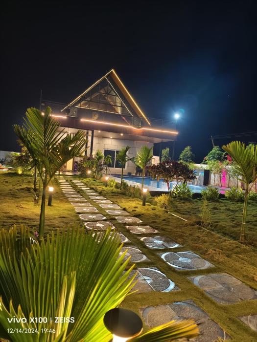 Blissora Retreat Villa by StayJade-Pvt Pool-Lawn