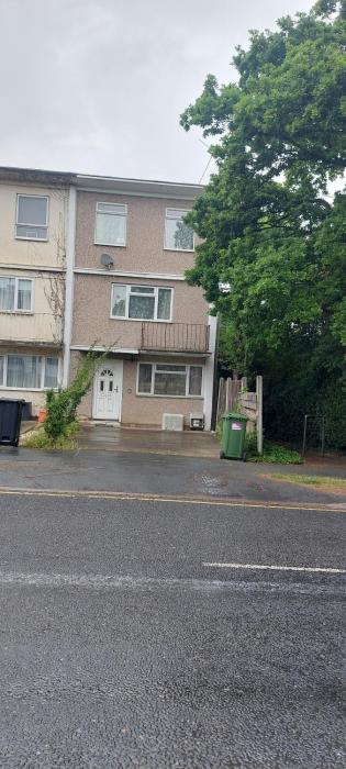 Linda 5BR House Of Basildon