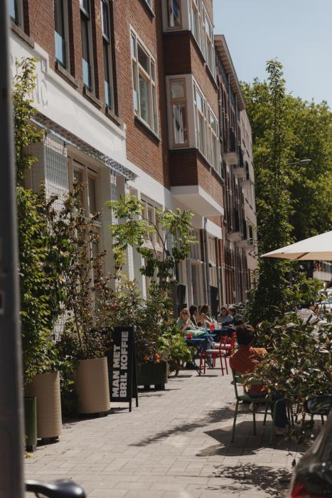 Man Met Bril Koffie Hotel