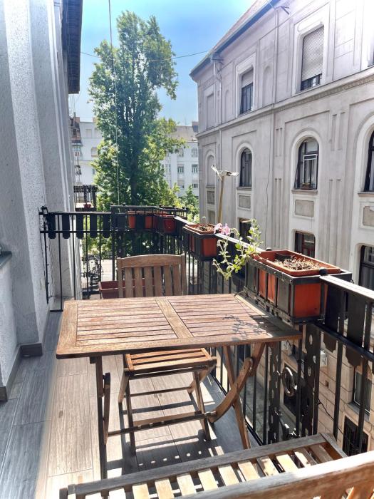Gellert Square Family Residence - Premium Stay in Buda Sides Cultural Center