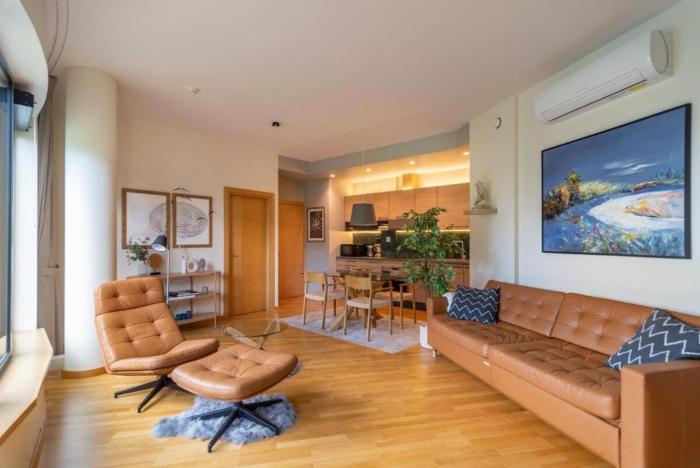 2 Bedroom Apt with Balconies