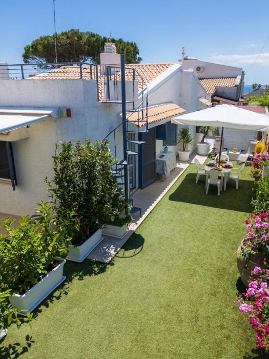 Villetta Fronte Mare con Giardino Privato