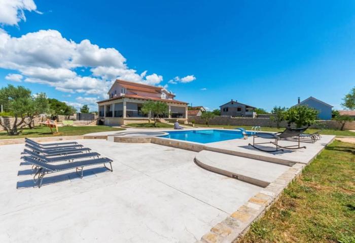 Family friendly house with a swimming pool Gornje Rastane, Biograd - 24616